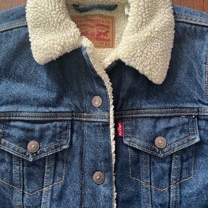 Levi’s Women’s XS lined trucker jacket.